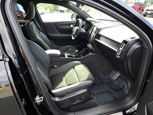 Used 2023 Volvo C40 P8 Recharge Ultimate image 11