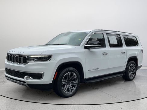Used 2023 Jeep Wagoneer L Series II RWD image 5