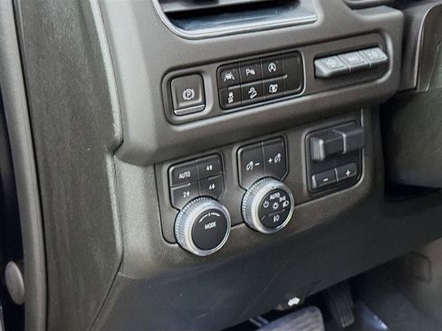 Used 2023 GMC Yukon XL AT4 w/ Technology Package image 11