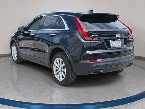 Used 2020 Cadillac XT4 Luxury w/ Cold Weather Package FWD image 8