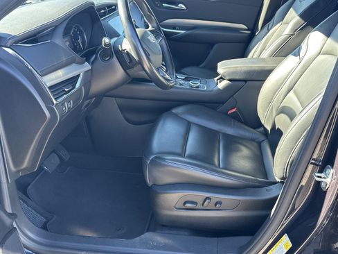 Used 2023 Cadillac XT4 Premium Luxury image 9