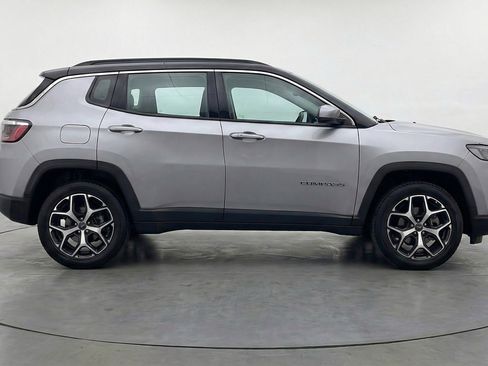 Used 2025 Jeep Compass Limited image 11