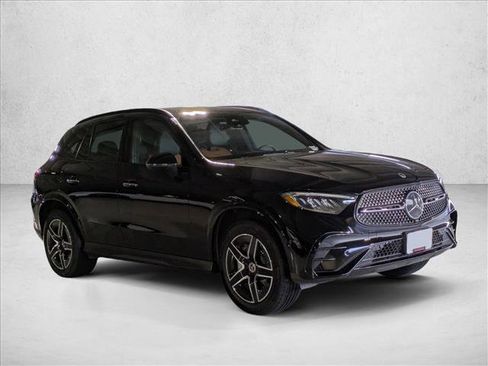 Certified 2025 Mercedes-Benz GLC 300 image 3