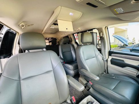 Used 2012 Volkswagen Routan SE image 26