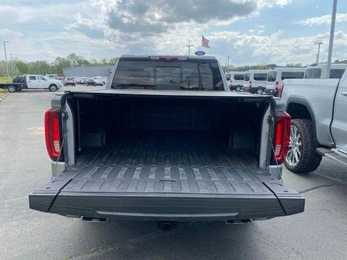 Used 2023 GMC Sierra 1500 Denali w/ Technology Package AWD/4WD image 9