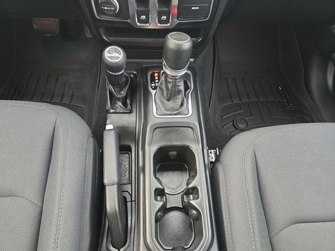 Used 2021 Jeep Wrangler Sport image 17
