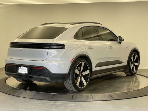 Used 2025 Porsche Macan 4 Electric image 7