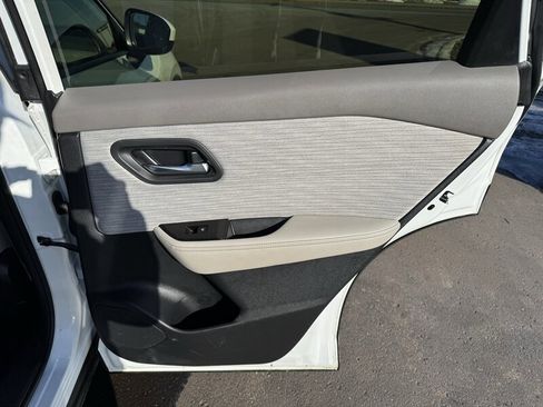 Used 2023 Nissan Rogue SV image 23