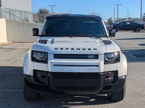Used 2023 Land Rover Defender 110 V8 image 3