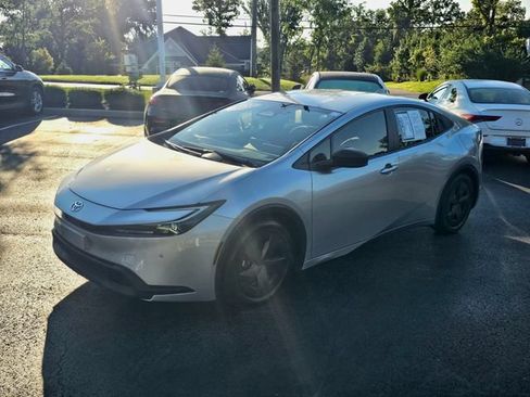 Used 2023 Toyota Prius LE FWD image 4