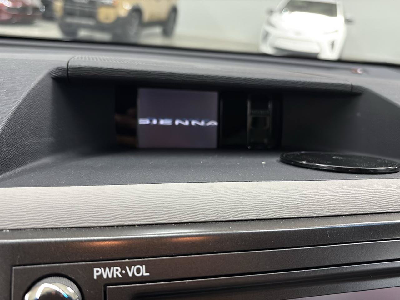 Used 2011 Toyota Sienna XLE w/ Premium Pkg FWD image 22