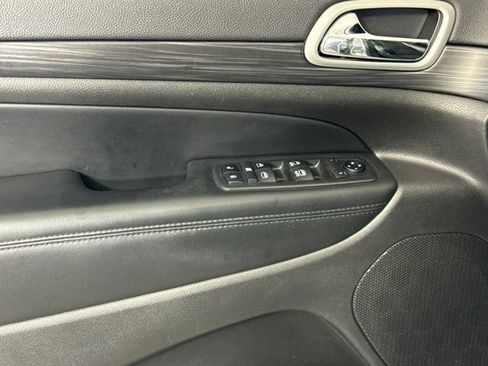 Used 2019 Jeep Grand Cherokee Laredo w/ Laredo X Package RWD image 15