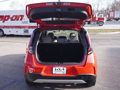 Certified 2025 Kia Soul LX w/ LX Technology Package image 18