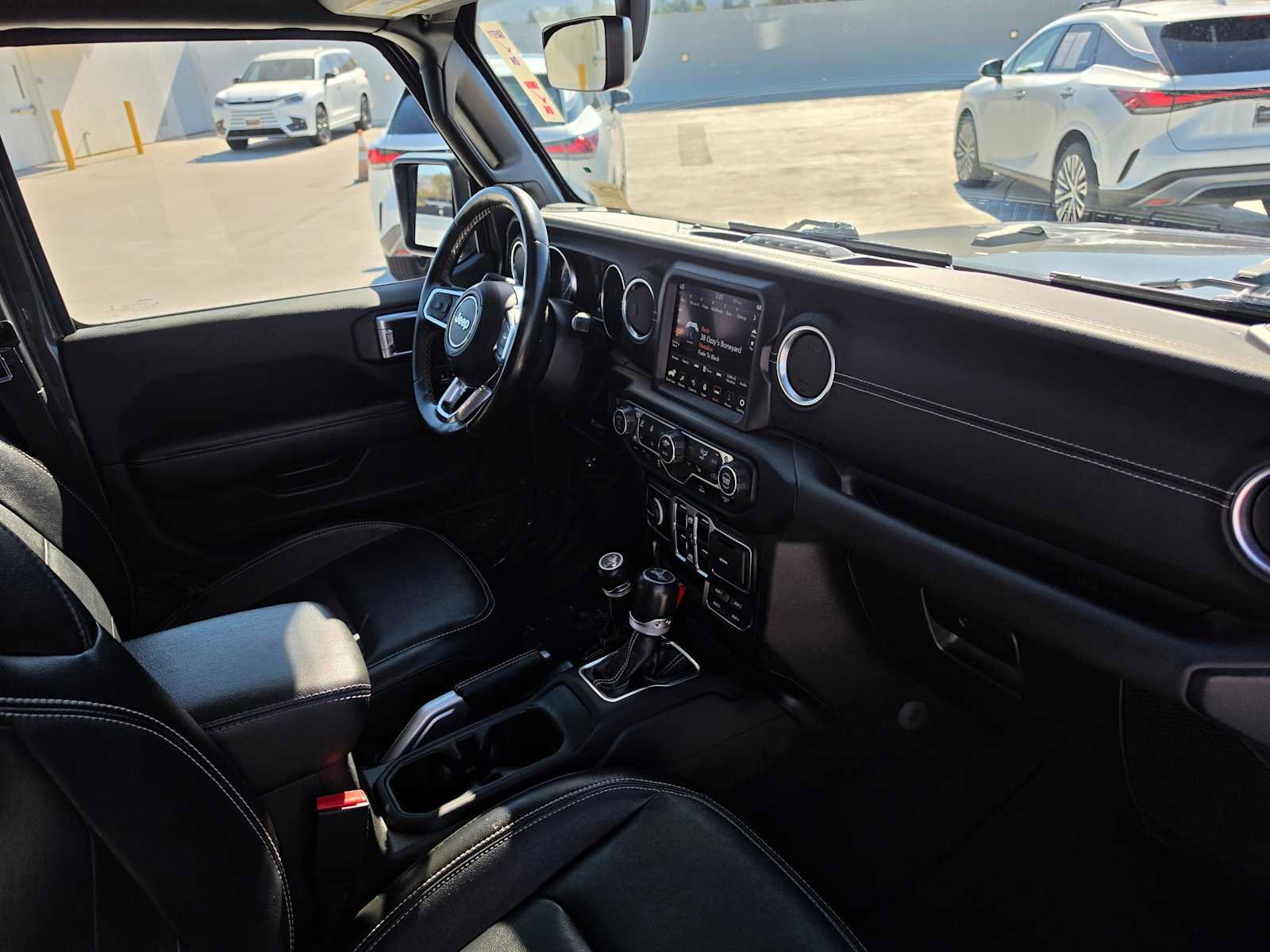Used 2022 Jeep Wrangler Unlimited Sahara w/ Cold Weather Group AWD/4WD image 11