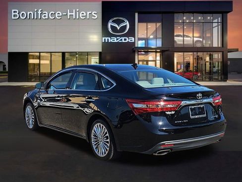 Used 2018 Toyota Avalon Limited image 3