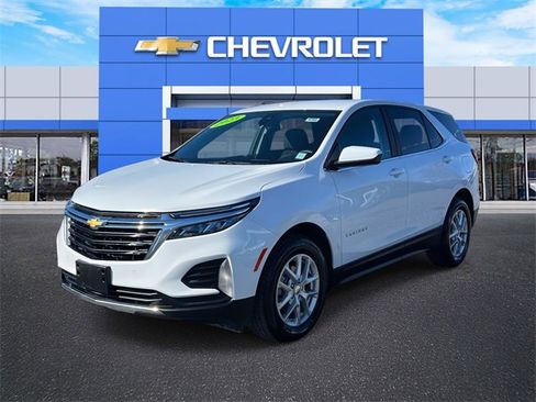 Used 2023 Chevrolet Equinox LT image 2