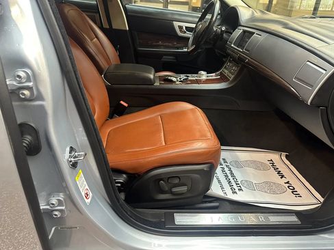 Used 2011 Jaguar XF Premium RWD image 31