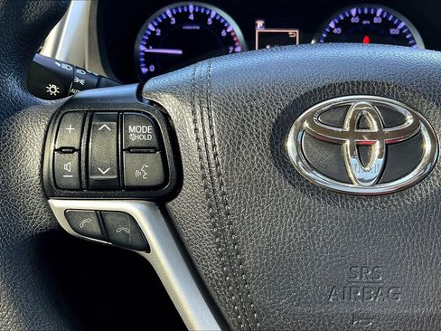 Used 2019 Toyota Highlander LE image 18