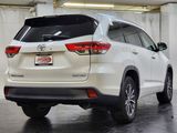Used 2017 Toyota Highlander SE image 5