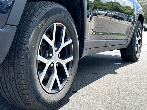 Used 2024 Jeep Grand Cherokee Limited AWD/4WD image 16