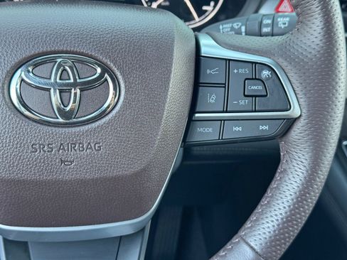 Used 2024 Toyota Sienna Platinum image 24