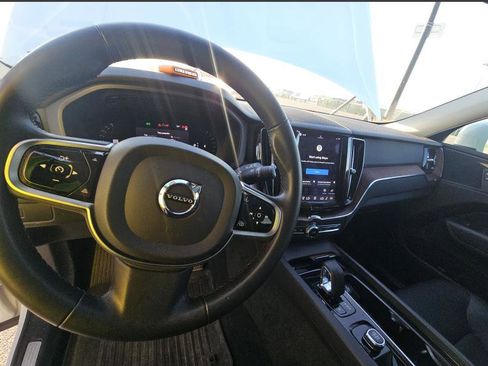 Used 2023 Volvo XC60 B5 Plus AWD/4WD image 10