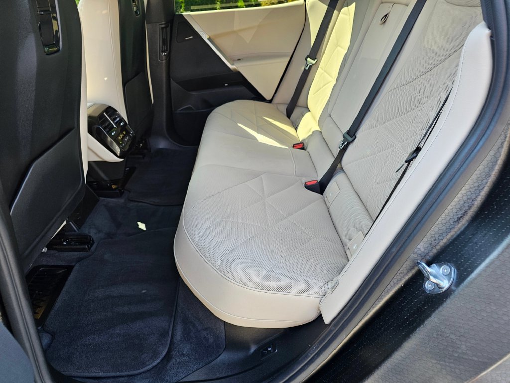 Used 2023 BMW iX xDrive50 w/ Premium Package AWD/4WD image 19