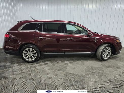 Used 2017 Lincoln MKT AWD image 2