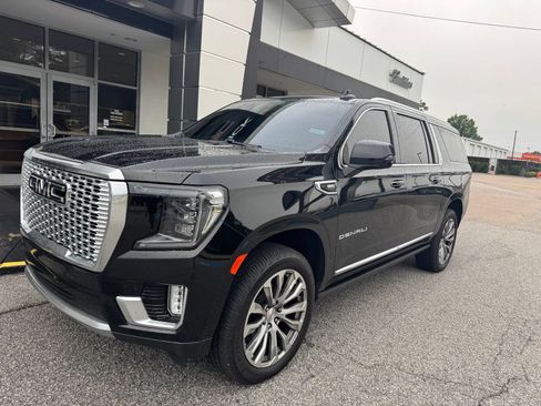 Used 2021 GMC Yukon XL Denali w/ Denali Premium Package AWD/4WD image 5