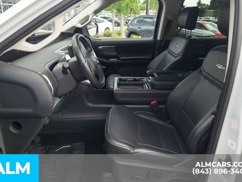 Used 2025 Ford Expedition Platinum AWD/4WD image 15