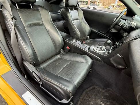 Used 2005 Nissan 350Z 35th Anniversary Edition w/ (N93) Cargo Convenience Pkg image 10