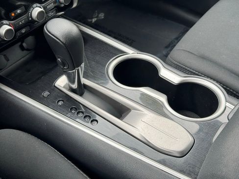 Used 2017 Nissan Pathfinder SV image 37