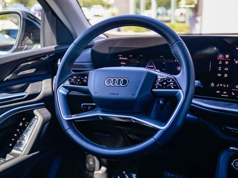 Used 2025 Audi Q5 Prestige image 16