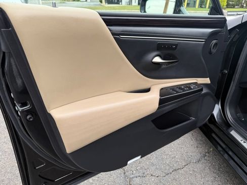 Used 2020 Lexus ES 300h w/ Accessory Package 2 FWD image 10