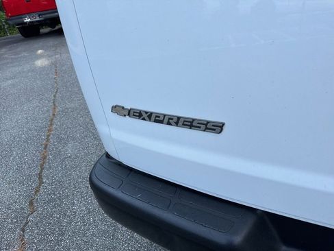 Used 2019 Chevrolet Express 2500 image 17