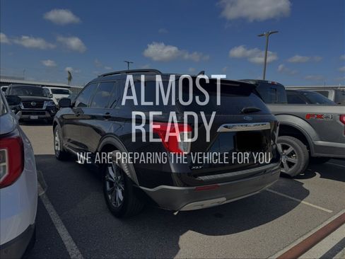 Used 2023 Ford Explorer XLT w/ Equipment Group 202A RWD image 3