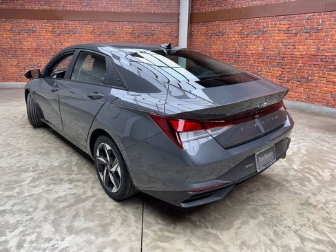 Used 2023 Hyundai Elantra SEL w/ Convenience Package FWD image 2