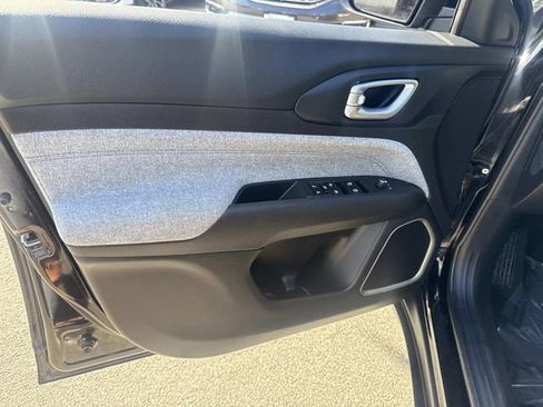 Used 2024 Jeep Compass Latitude image 19