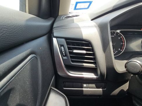 Used 2025 Nissan Rogue SV FWD image 32