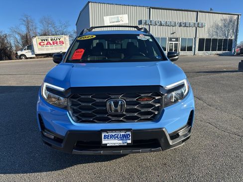 Used 2025 Honda Ridgeline TrailSport image 2