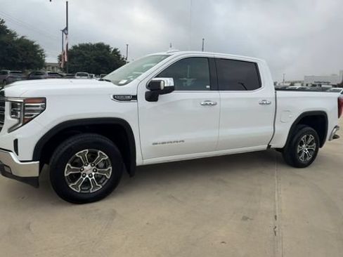 Certified 2025 GMC Sierra 1500 SLT RWD image 4