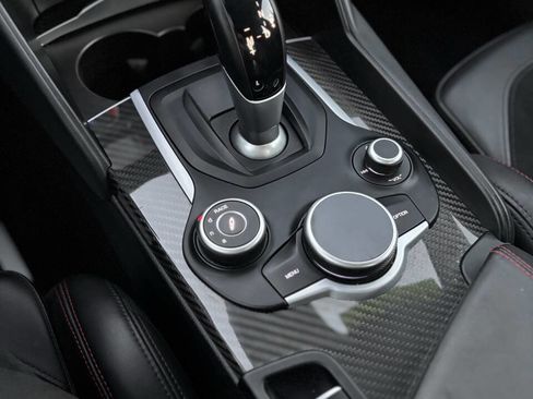 Used 2018 Alfa Romeo Giulia Quadrifoglio w/ Driver Assist Dynamic Package image 13