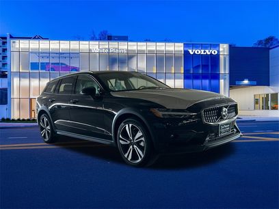 New 2026 Volvo V60 B5 Cross Country Plus w/ Protection Package Premier