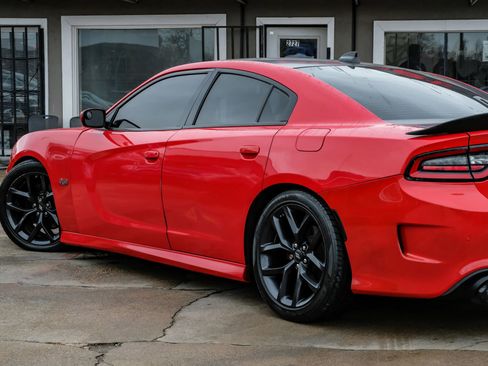 Used 2019 Dodge Charger R/T image 12
