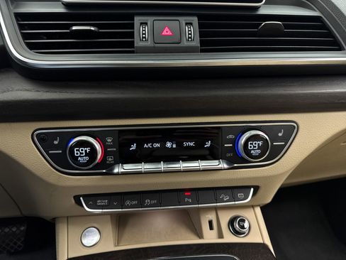 Used 2019 Audi Q5 2.0T Premium Plus w/ Premium Plus Package AWD/4WD image 26