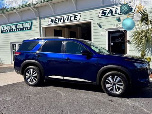Used 2023 Nissan Pathfinder SL image 3