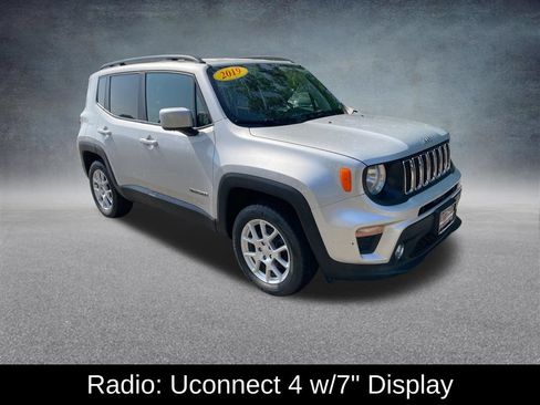 Used 2019 Jeep Renegade Latitude w/ Cold Weather Group AWD/4WD image 9