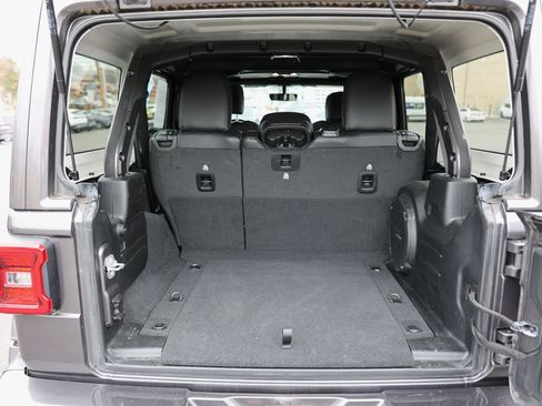 Used 2021 Jeep Wrangler Unlimited Sahara image 13