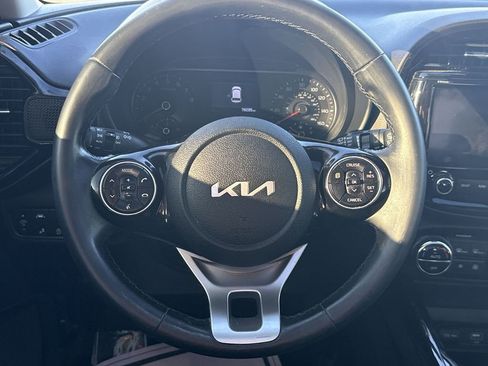 Used 2022 Kia Soul EX image 11