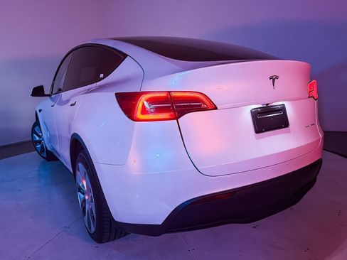 Used 2023 Tesla Model Y Long Range AWD/4WD image 6